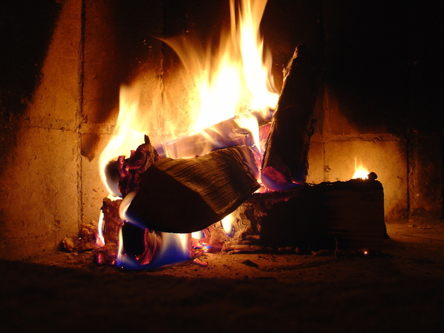 fireplace-1518156-640x480