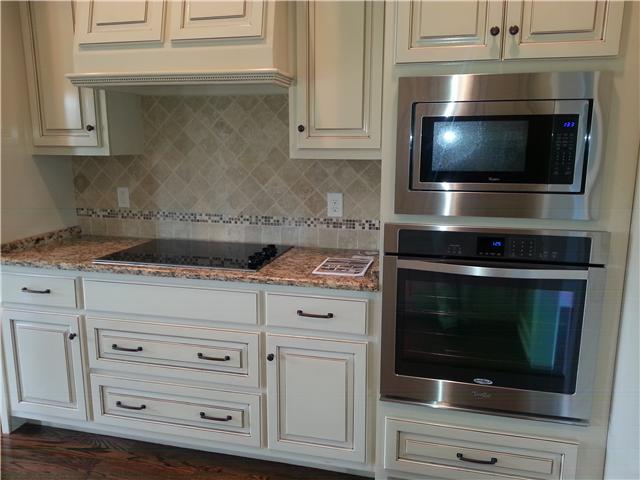 Lovely cabinets, upgraded appliances