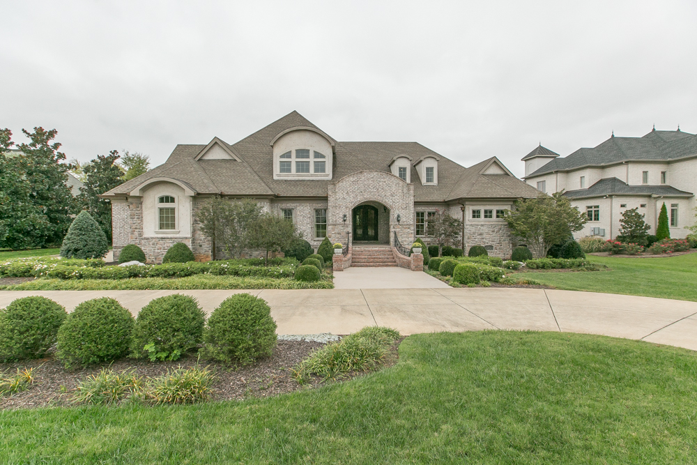 1471 Avellino Cir, Murfreesboro, TN | Listed by Rita Ash and Marie Parks | Parks Realty | MLS # 1914215 | $1,299,000